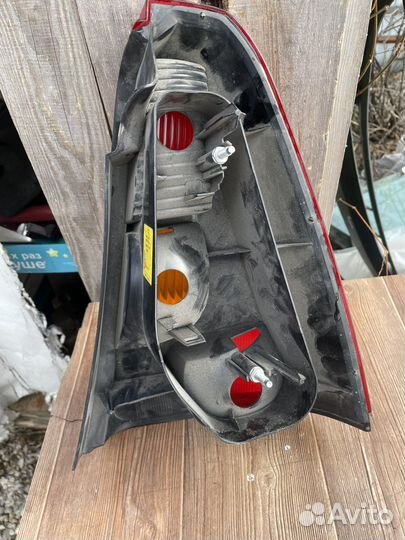 Фонарь задний левый Renault Logan 1