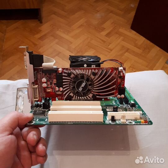 Материнская плата с процессором и видеокартой