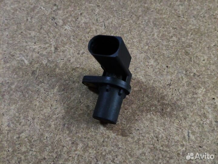 Датчик положения коленвала 06E906433