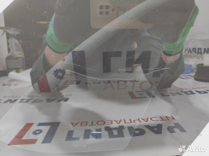 Стекло кузовное глухое правое LADA X-Ray Cross 833