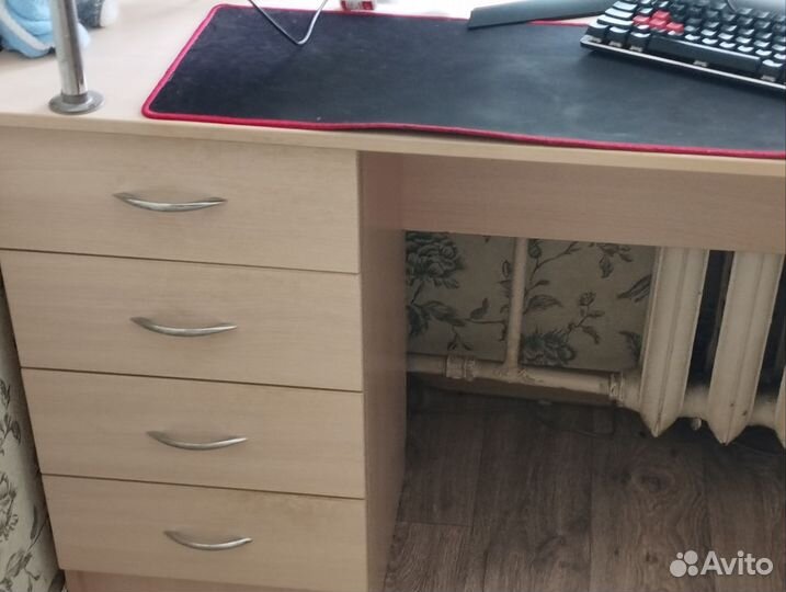 Компьютерный стол большой