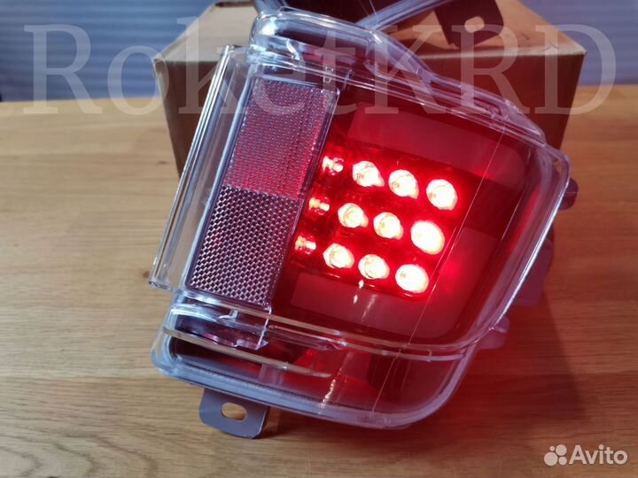 Катафоты Toyota Land Cruiser 200 с 16г черно-бел