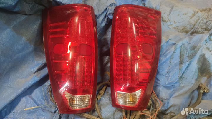 Фары заднии Chevrolet Avalanche Z71 1500-2500