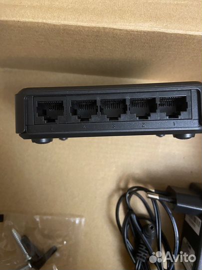 Коммутатор D-Link DES-1005A