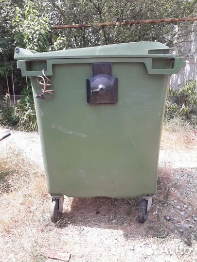 Мусорный бак на колесах