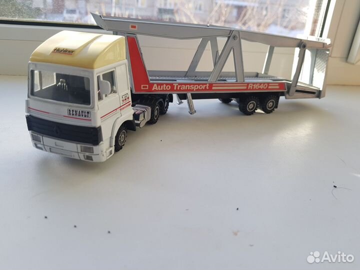 Модель автовоз Renault R365 Highliner Maisto