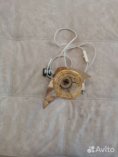 Золотистая бра (светильник настенный)