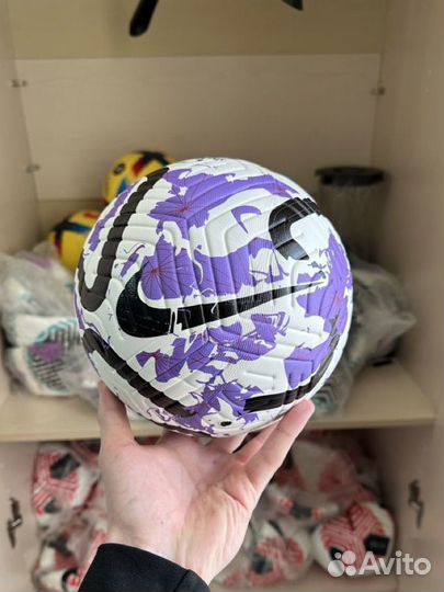 Профессиональный футбольный мяч Nike 4