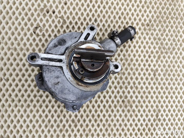 Бмв 7 серия Вакуумный насос