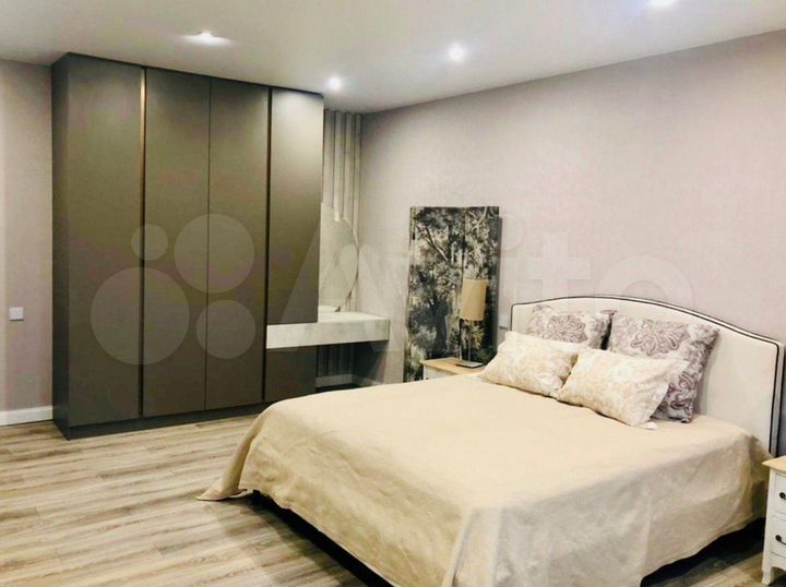 Коттедж 251 м² на участке 10 сот.