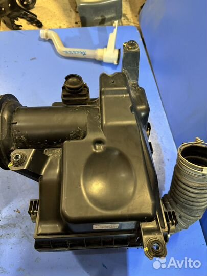 Корпус воздушного фильтра toyota hilux 8