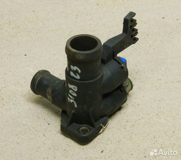 Фланец охлаждения Audi 80 B3