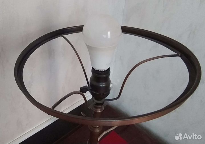 Лампа настольная