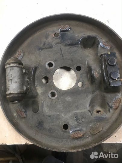 Щит опорный задний Volkswagen polo/Skoda Rapid