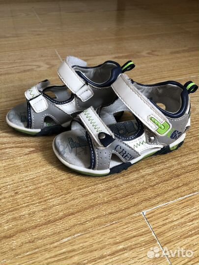 Продам детские сандали