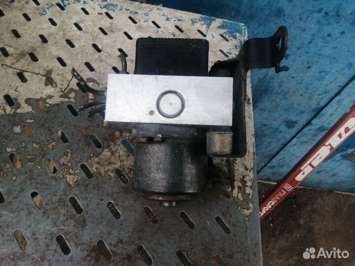 Блок ABS Toyota Hilux Surf 185 4 Runner 185