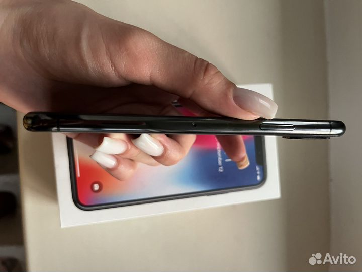 Телефон iPhone 10