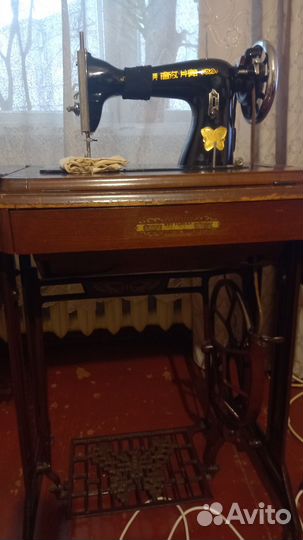 Китайская швейная машина ножная