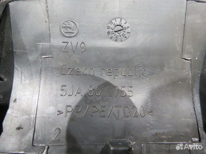 Обшивка крышки багажника Skoda Rapid