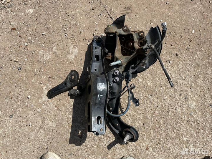 Задний кулак Тойота Рав 4 50 4 WD