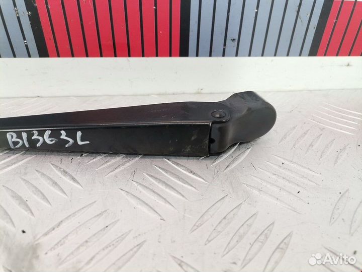 Щеткодержатель (поводок стеклоочистителя, дворник)