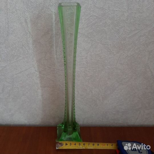 Ваза стеклянная для одного цветка