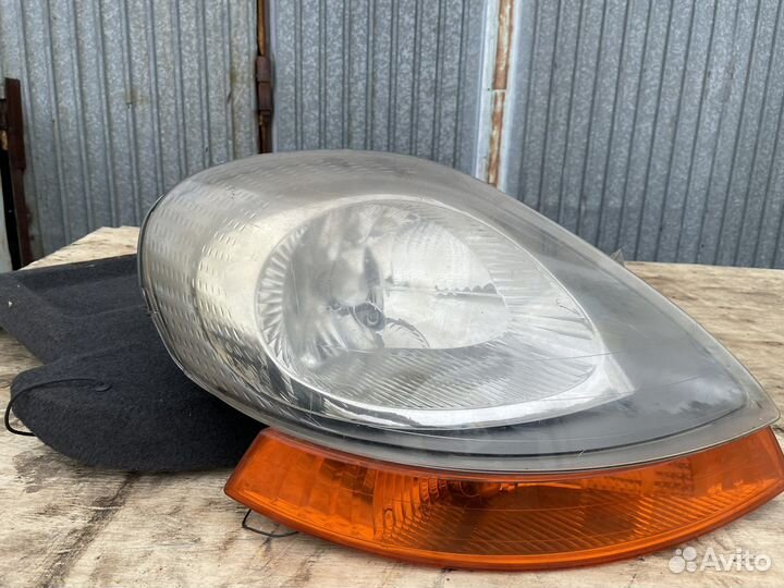Фара правая renault trafic 2001-2006
