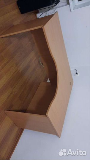 Офисный стол