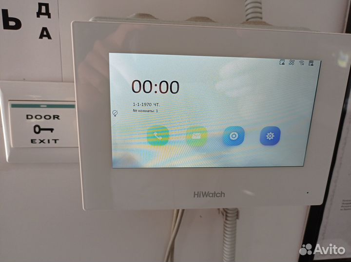 Комплект IP видеодомофон DS-D100ikwf Hiwatch