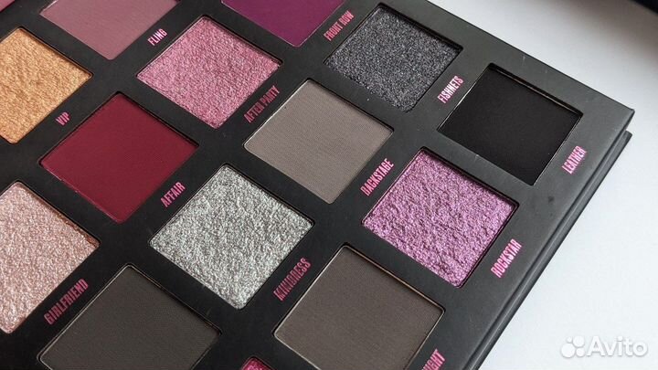 В наличии Beauty Bay Reckless Romance Palette