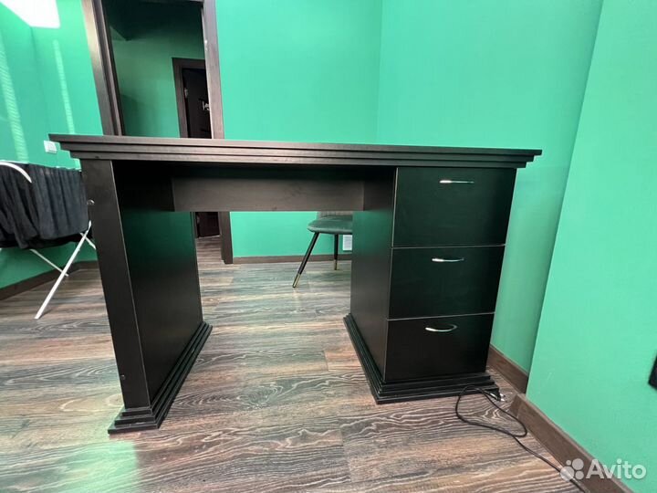 Маникюрный стол