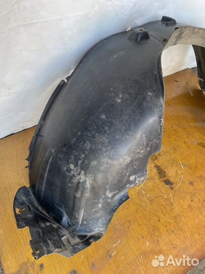 Подкрылок передний правый Мерседес W164 Ml350