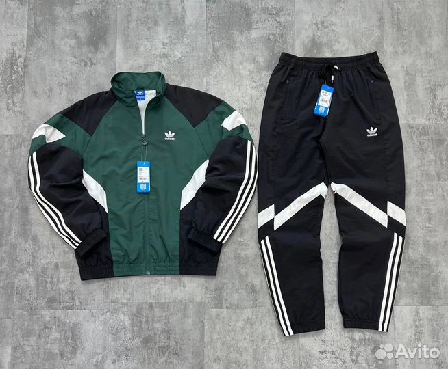 Спортивный костюм adidas