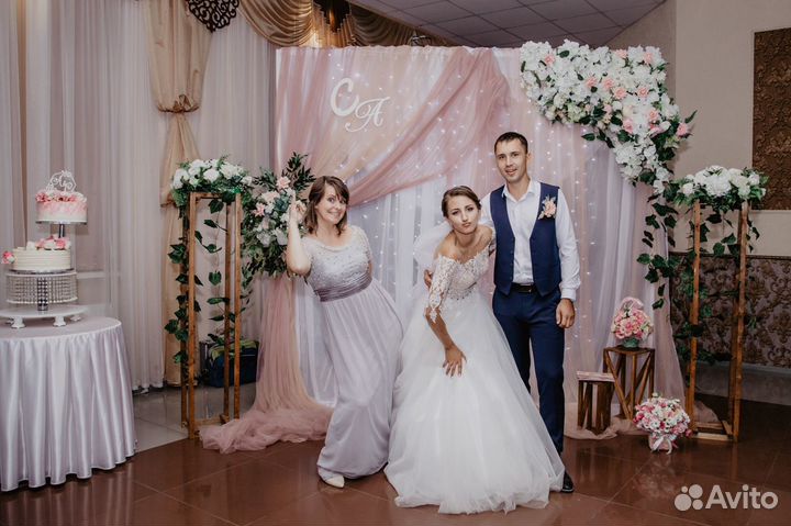 Ведущая И диджей