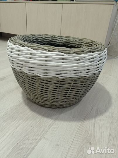 Кашпо уличное из ротанга