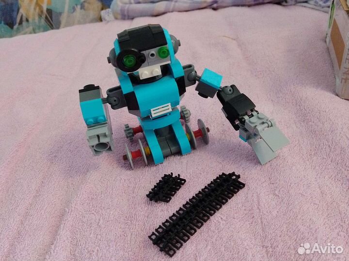 Робот лего