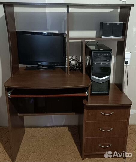 Компьютерный стол