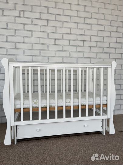 Детская кроватка Лель с маятником