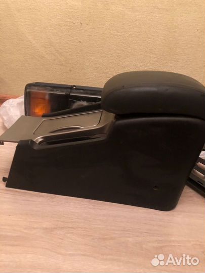 Подлокотник