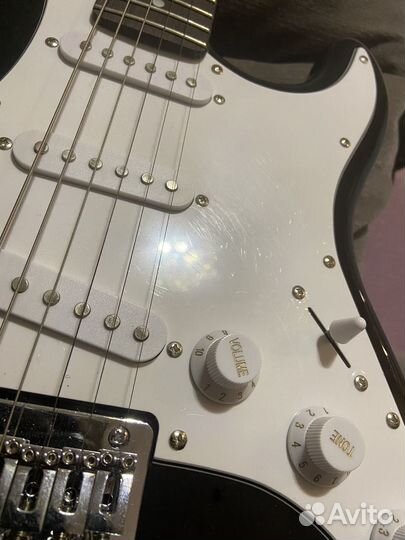 Электрогитара fender squier stratocaster + комбик