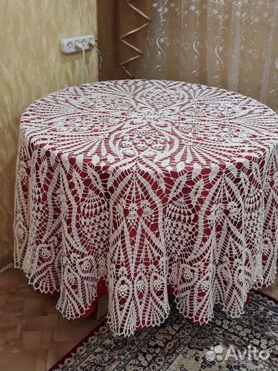 Скатерть вязанная ручной работы