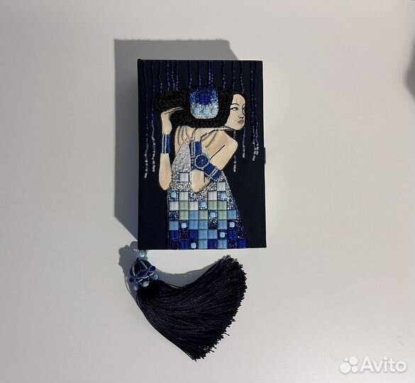 Клатч вышитый ручной работы