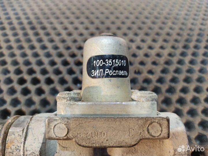 Клапан пневматический камаз 5490