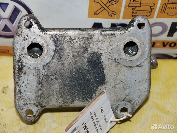 Радиатор охлаждения масла двс Вольво V40