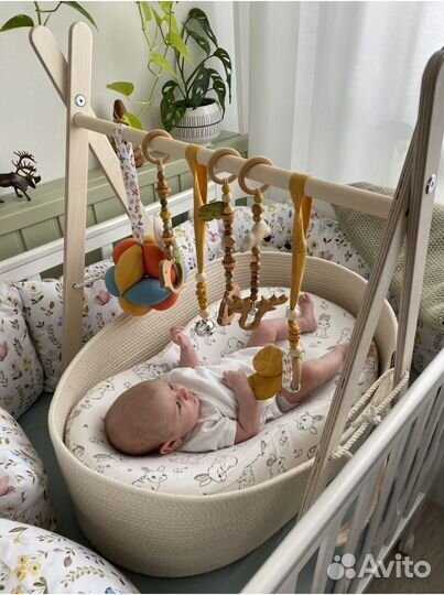 Стойка монтессори с игрушками