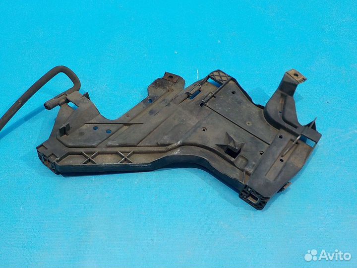 Кронштейн фары левой Audi A4 (B8) 2007-2015