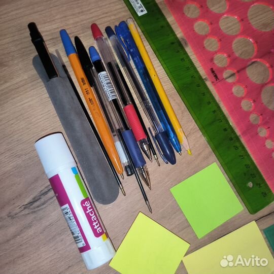Канцелярия б/у: линейка, трафарет, ручки, клей