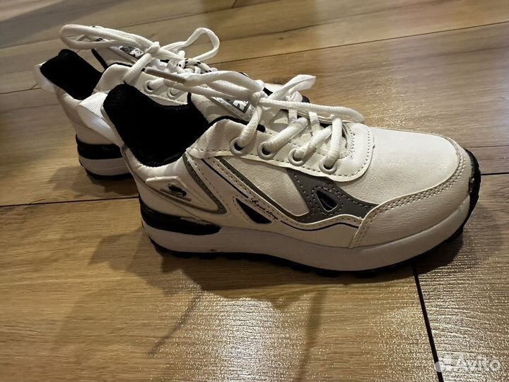 Кроссовки детские