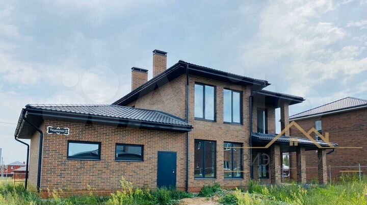 Коттедж 202,6 м² на участке 8,6 сот.