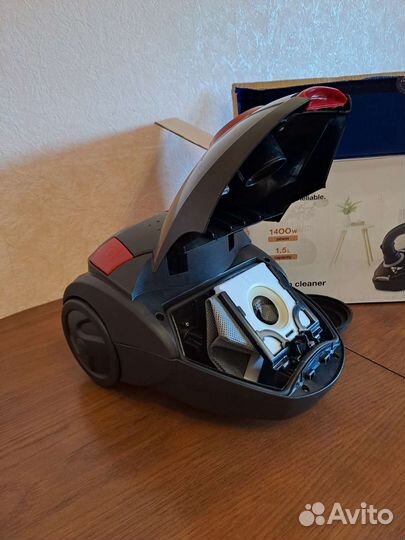 Новый в упаковке Пылесос 1400Вт